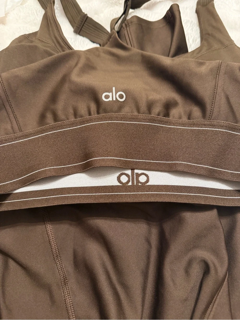 ALO Yoga Brown Sports Bra with White Logo Band and leggings to match - Picture 2 of 6